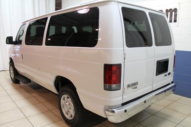 Ford Econoline Wagon 2011 photo 3