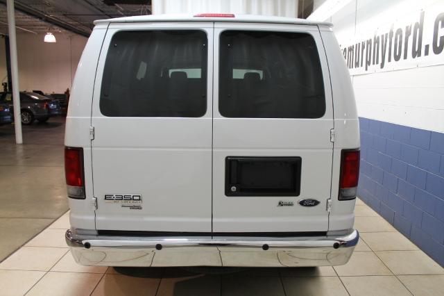 Ford Econoline Wagon 2011 photo 4
