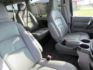 Ford Econoline Wagon 2011 photo 1