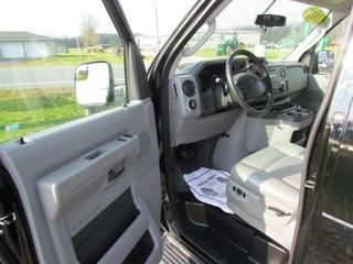 Ford Econoline Wagon 2011 photo 4