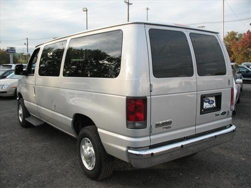 Ford Econoline Wagon 2011 photo 3