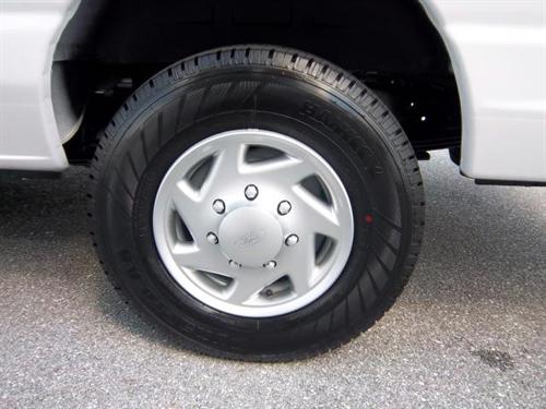 Ford Econoline Wagon 2011 photo 1