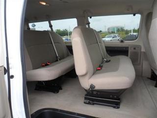 Ford Econoline Wagon 2011 photo 2