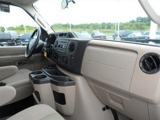 Ford Econoline Wagon 2011 photo 3