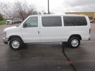 Ford Econoline Wagon 2011 photo 5