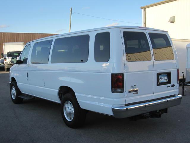 Ford Econoline Wagon 2011 photo 1