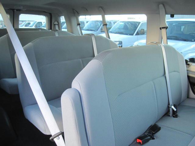 Ford Econoline Wagon 2011 photo 3