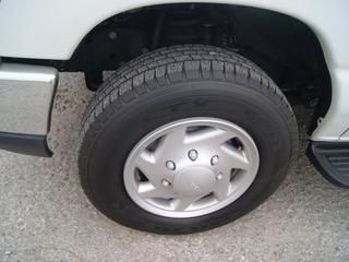 Ford Econoline Wagon 2011 photo 2