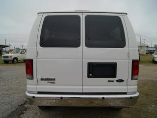 Ford Econoline Wagon 2011 photo 4