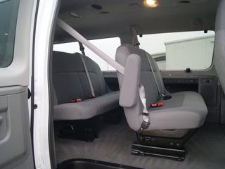 Ford Econoline Wagon 2011 photo 5