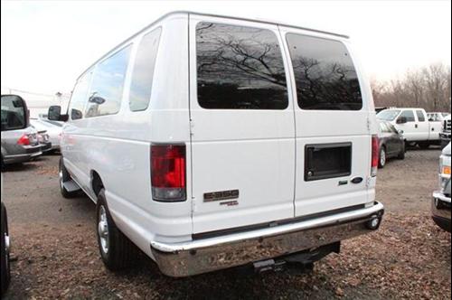 Ford Econoline Wagon 2011 photo 3