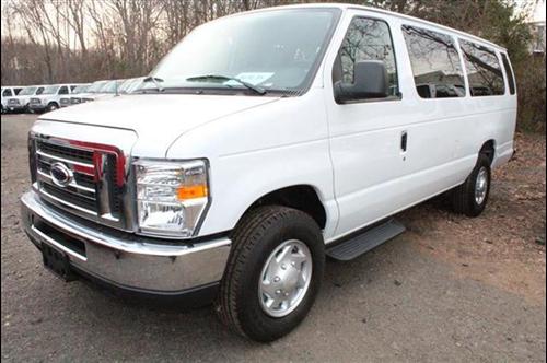 Ford Econoline Wagon 2011 photo 4