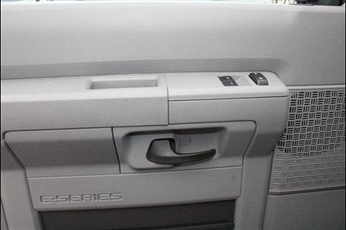 Ford Econoline Wagon 2011 photo 5