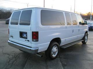 Ford Econoline Wagon 2011 photo 5