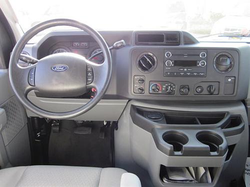 Ford Econoline Wagon 2011 photo 3