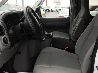 Ford Econoline Wagon 2011 photo 5