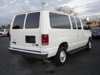 Ford Econoline Wagon 2011 photo 3