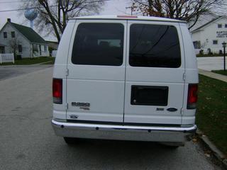 Ford Econoline Wagon 2011 photo 2
