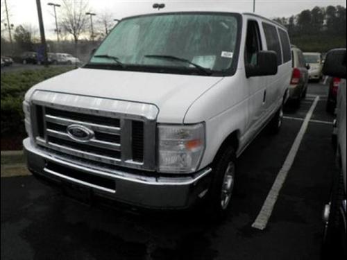 Ford Econoline Wagon 2011 photo 2