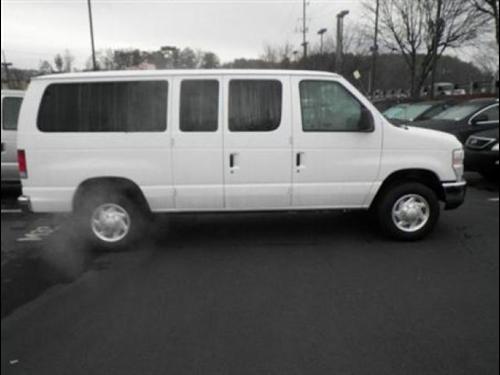 Ford Econoline Wagon 2011 photo 3