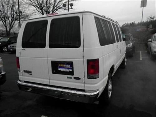 Ford Econoline Wagon 2011 photo 4
