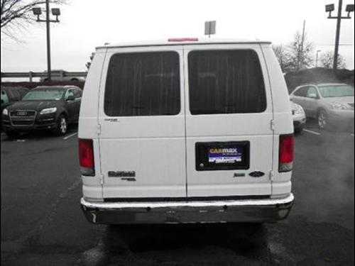 Ford Econoline Wagon 2011 photo 5