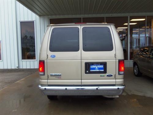Ford Econoline Wagon 2011 photo 1