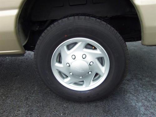 Ford Econoline Wagon 2011 photo 2