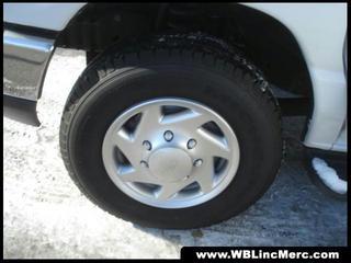 Ford Econoline Wagon 2011 photo 3