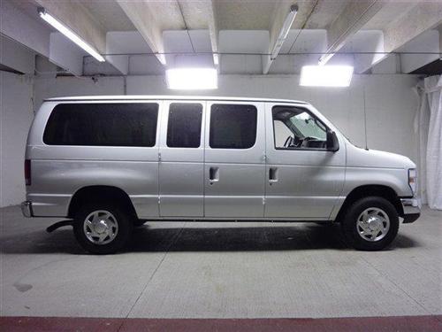 Ford Econoline Wagon 2011 photo 1
