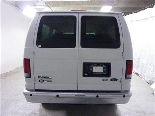 Ford Econoline Wagon 2011 photo 3