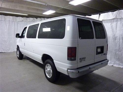 Ford Econoline Wagon 2011 photo 4