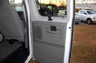 Ford Econoline Wagon 2011 photo 2