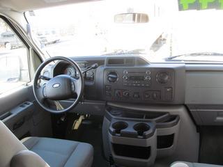 Ford Econoline Wagon 2011 photo 3