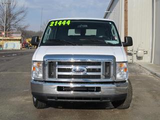 Ford Econoline Wagon 2011 photo 4