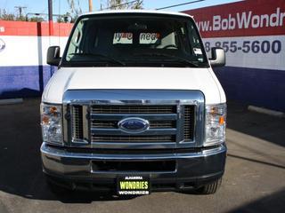 Ford Econoline Wagon 2011 photo 2