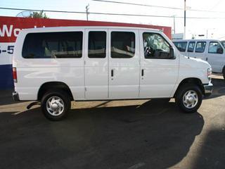 Ford Econoline Wagon 2011 photo 3
