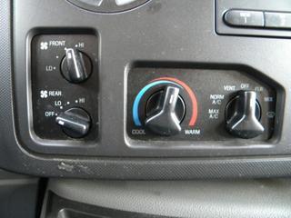 Ford Econoline Wagon 2011 photo 2