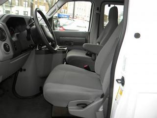 Ford Econoline Wagon 2011 photo 4