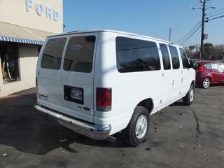 Ford Econoline Wagon 2011 photo 2