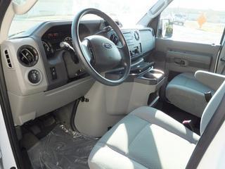 Ford Econoline Wagon 2011 photo 3