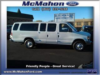 Ford Econoline Wagon 2011 photo 2