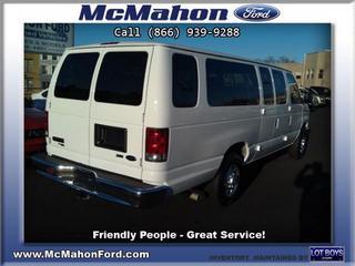 Ford Econoline Wagon 2011 photo 3