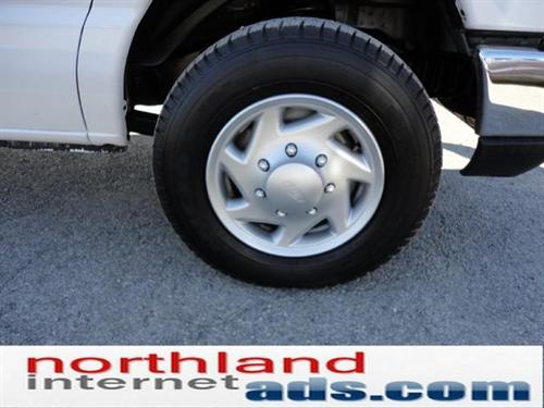 Ford Econoline Wagon 2011 photo 3