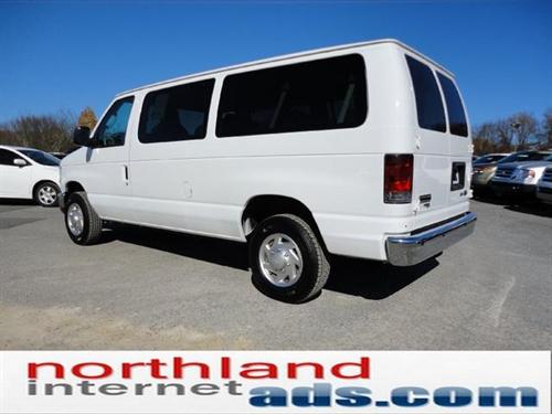 Ford Econoline Wagon 2011 photo 4
