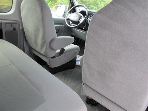 Ford Econoline Wagon 2011 photo 1