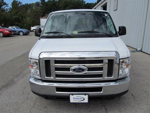 Ford Econoline Wagon 2011 photo 2