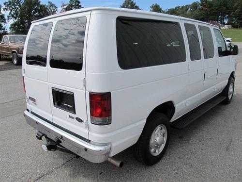 Ford Econoline Wagon 2011 photo 3