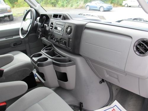 Ford Econoline Wagon 2011 photo 4