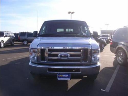 Ford Econoline Wagon 2011 photo 1